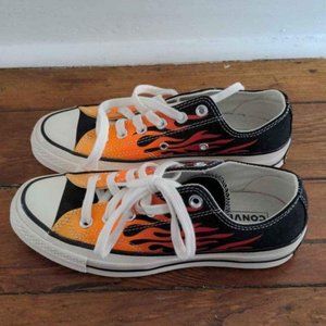 Converse All Star Low Top Chuck Taylor's Sneakers - Flame Design.- Size M5 W7